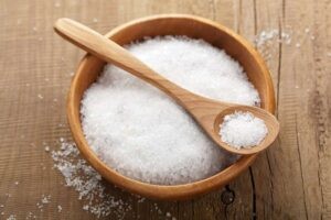 оттереть пятно от ручки с помощью соли