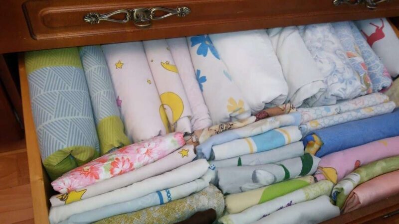 складывать постельное белье по методу Конмари