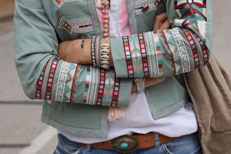 незаметно зашить дырку на куртке тесьмой