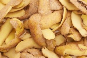 удалить накипь в утюге картофельными очистками