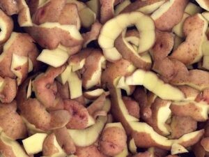 убрать накипь в термопоте картофельными очистками