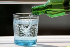 почистить утюг от накипи миниралкой
