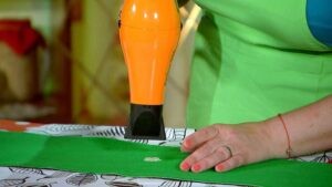 как избавиться от жвачки на одежде с помощью фена