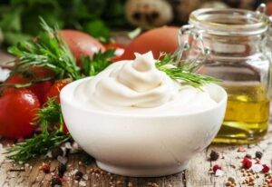 как удалить жевательную резинку с одежды майонезом