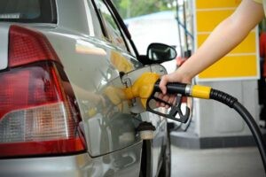 убрать с одежды лизуна бензином