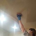 клининг удалит пятна никотина с натяжного потолка