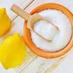 очистить натяжной потолок от копоти лимонной кислотой