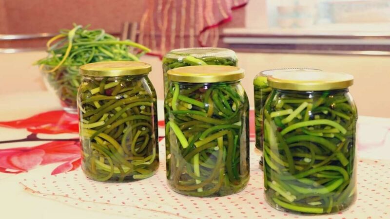 Маринованные стрелки чеснока с лимонной кислотой
