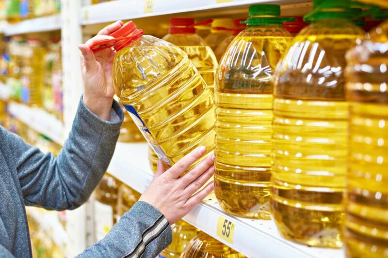 Покупка масла в магазине
